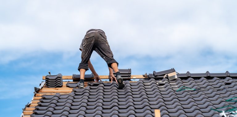 bungalow roof building from ceramic roofing by an expert